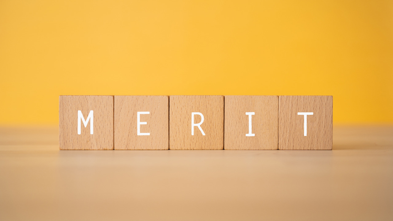 MERITと書かれたブロック