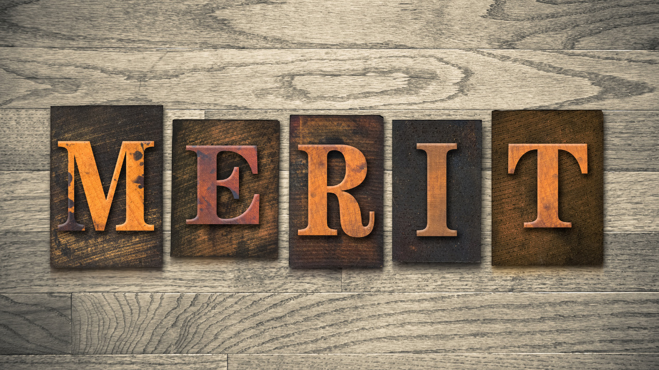 MERITと書かれたブロック